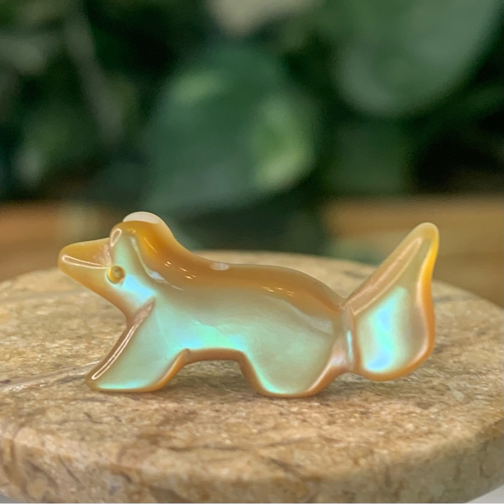 Zuni Style Gold Lip Mother of Pearl Fox Wolf Fetish Bead MOP Iridescent Shell 1"